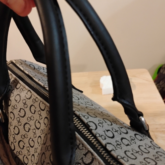 Guess purse - Picture 5 of 10